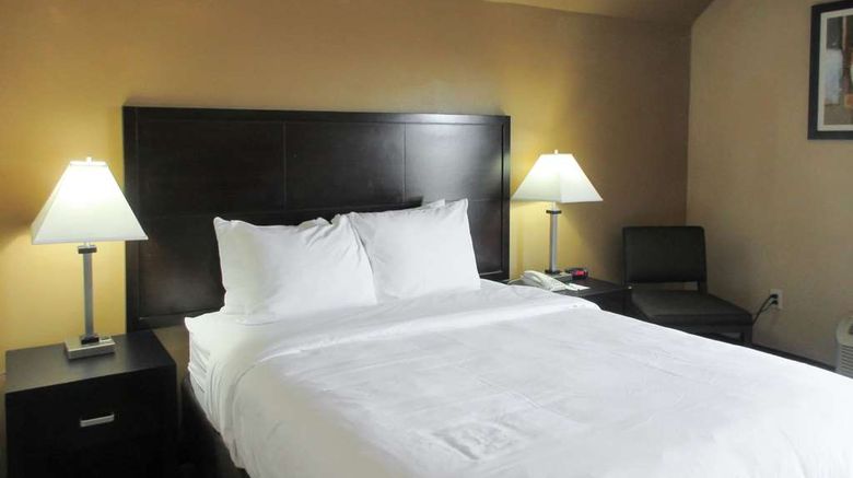 <b>Quality Inn & Suites Room</b>. Images powered by <a href="https://iceportal.shijigroup.com/" title="IcePortal" target="_blank">IcePortal</a>.