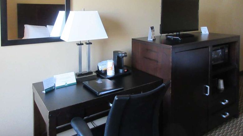 <b>Quality Inn & Suites Room</b>. Images powered by <a href="https://iceportal.shijigroup.com/" title="IcePortal" target="_blank">IcePortal</a>.
