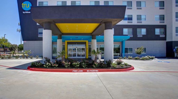 Tru by Hilton Grand Prairie Exterior
