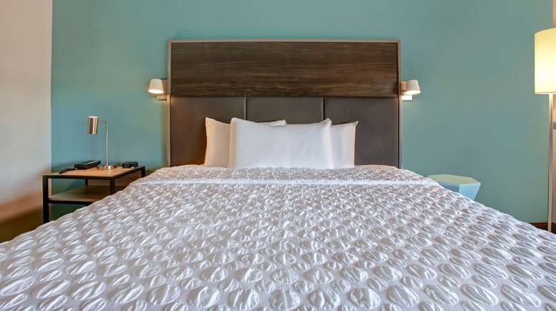 <b>Tru by Hilton Grand Prairie Room</b>. Images powered by <a href="https://iceportal.shijigroup.com/" title="IcePortal" target="_blank">IcePortal</a>.