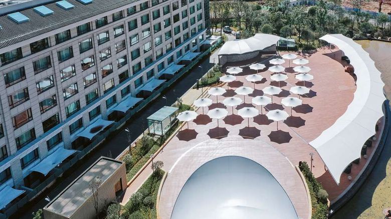 <b>Hilton Lijiang Exterior</b>. Images powered by <a href="https://iceportal.shijigroup.com/" title="IcePortal" target="_blank">IcePortal</a>.
