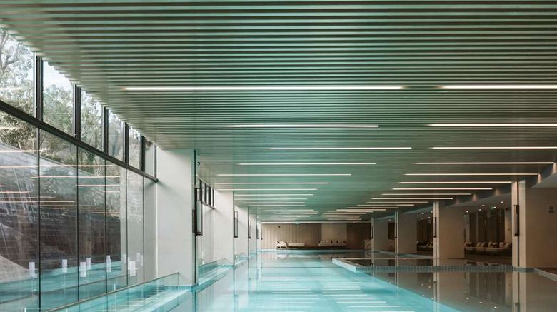 <b>Hilton Lijiang Pool</b>. Images powered by <a href="https://iceportal.shijigroup.com/" title="IcePortal" target="_blank">IcePortal</a>.