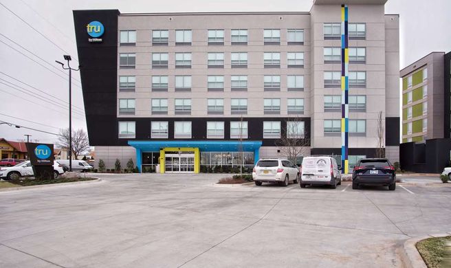 Tru by Hilton NW Expressway Exterior