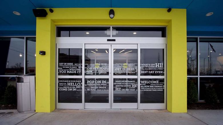 <b>Tru by Hilton NW Expressway Exterior</b>. Images powered by <a href="https://iceportal.shijigroup.com/" title="IcePortal" target="_blank">IcePortal</a>.