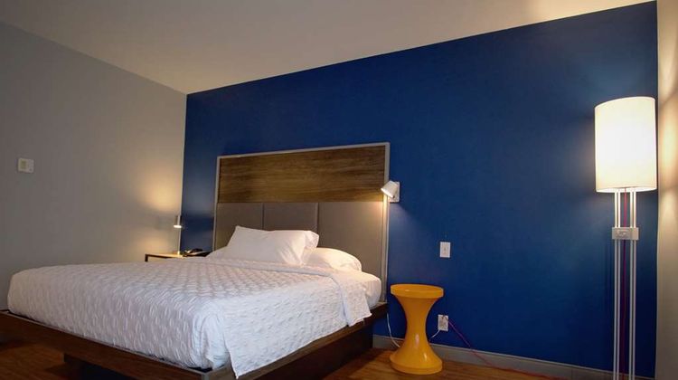 Tru by Hilton NW Expressway Room