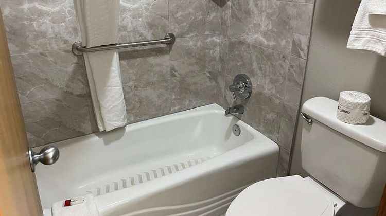 Days Inn by Wyndham Grove Room