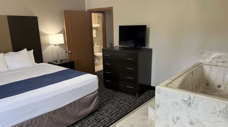 Days Inn by Wyndham Grove Room