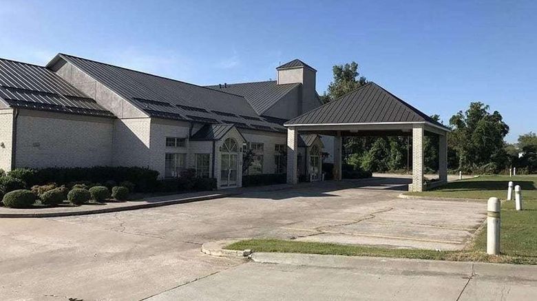 <b>Days Inn by Wyndham Grove Exterior</b>. Images powered by <a href="https://iceportal.shijigroup.com/" title="IcePortal" target="_blank">IcePortal</a>.