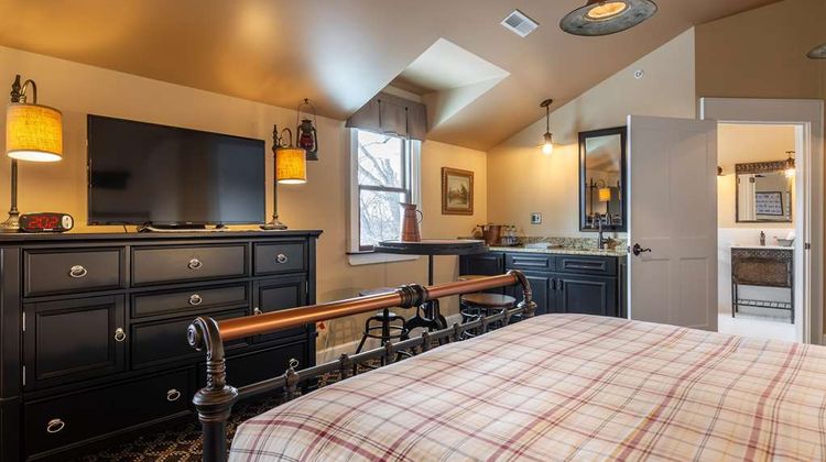 Steele Mansion Inn Room