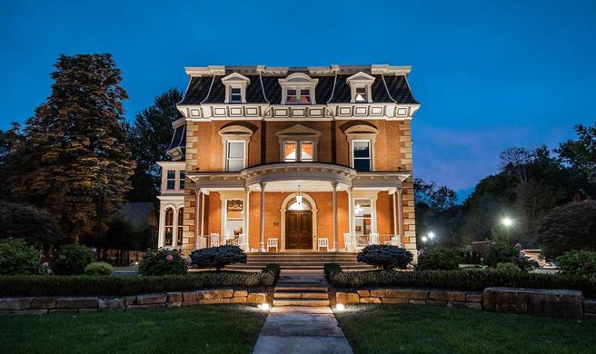 Steele Mansion Inn Exterior