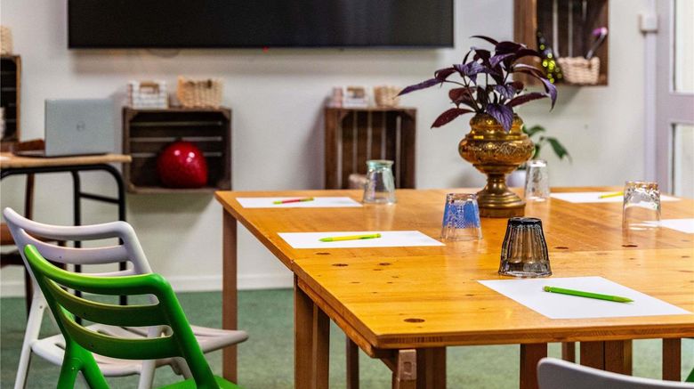 <b>Greet Hotel Beaune Meeting</b>. Images powered by <a href="https://iceportal.shijigroup.com/" title="IcePortal" target="_blank">IcePortal</a>.