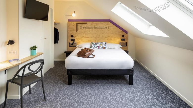 <b>Greet Hotel Beaune Room</b>. Images powered by <a href="https://iceportal.shijigroup.com/" title="IcePortal" target="_blank">IcePortal</a>.