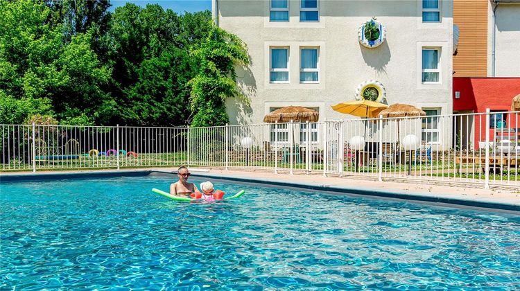 Greet Hotel Beaune Pool
