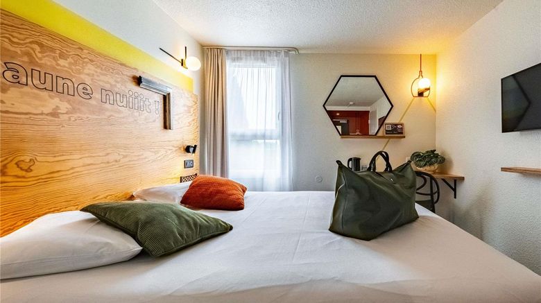 <b>Greet Hotel Beaune Room</b>. Images powered by <a href="https://iceportal.shijigroup.com/" title="IcePortal" target="_blank">IcePortal</a>.