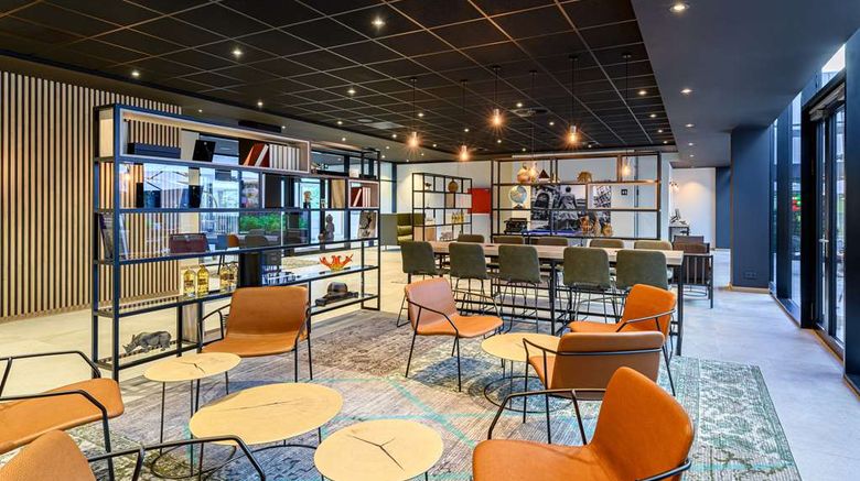 <b>Radisson Hotel Antwerp Berchem Lobby</b>. Images powered by <a href="https://iceportal.shijigroup.com/" title="IcePortal" target="_blank">IcePortal</a>.