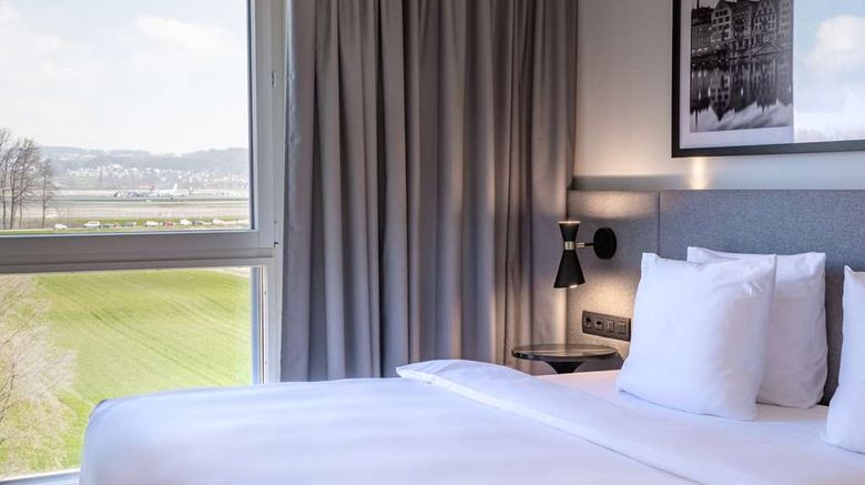 <b>Radisson Hotel Zurich Airport Room</b>. Images powered by <a href="https://iceportal.shijigroup.com/" title="IcePortal" target="_blank">IcePortal</a>.