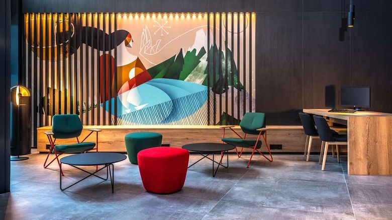 <b>Radisson Hotel Zurich Airport Lobby</b>. Images powered by <a href="https://iceportal.shijigroup.com/" title="IcePortal" target="_blank">IcePortal</a>.