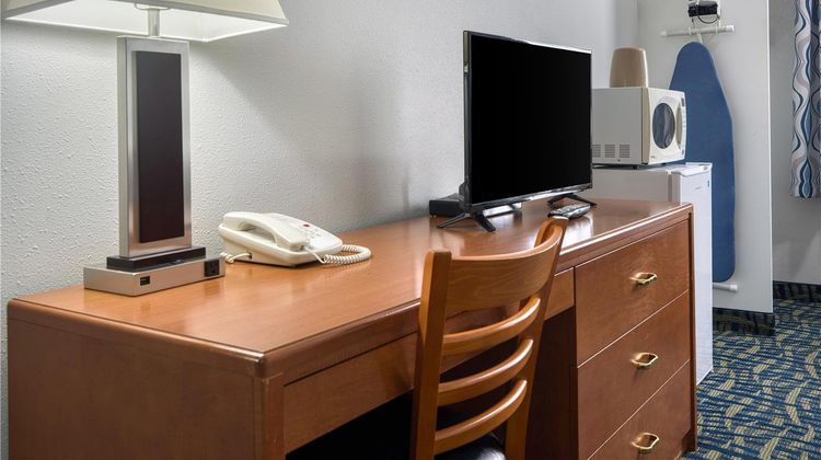 SureStay Plus by Best Western Lethbridge Room