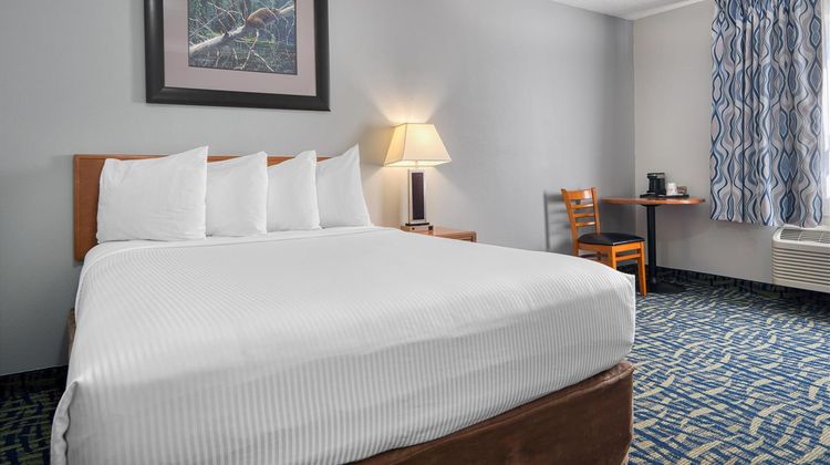 SureStay Plus by Best Western Lethbridge Room