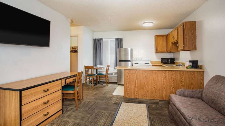 <b>Travelodge by Wyndham Colorado Springs Suite</b>. Images powered by <a href="https://iceportal.shijigroup.com/" title="IcePortal" target="_blank">IcePortal</a>.