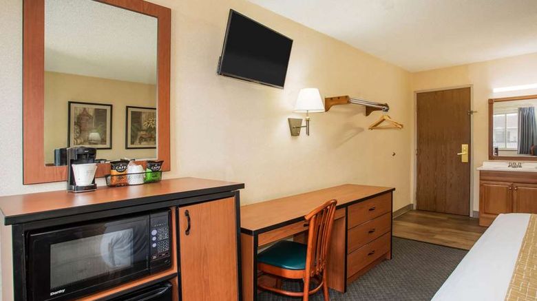 <b>Travelodge by Wyndham Colorado Springs Room</b>. Images powered by <a href="https://iceportal.shijigroup.com/" title="IcePortal" target="_blank">IcePortal</a>.