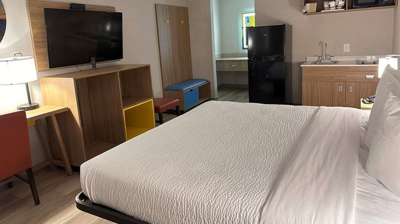 <b>Days Inn Kings Dominion/Doswell Room</b>. Images powered by <a href="https://iceportal.shijigroup.com/" title="IcePortal" target="_blank">IcePortal</a>.