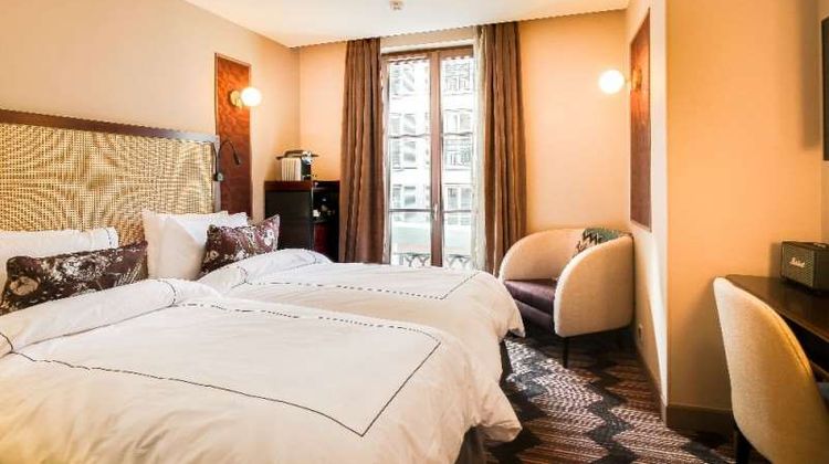 Mom'Art Paris Hotel Room