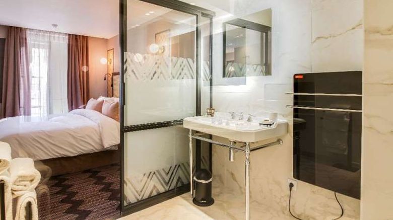 <b>Mom'Art Paris Hotel Room</b>. Images powered by <a href="https://iceportal.shijigroup.com/" title="IcePortal" target="_blank">IcePortal</a>.