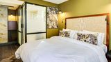<b>Mom'Art Paris Hotel Room</b>. Images powered by <a href="https://iceportal.shijigroup.com/" title="IcePortal" target="_blank">IcePortal</a>.