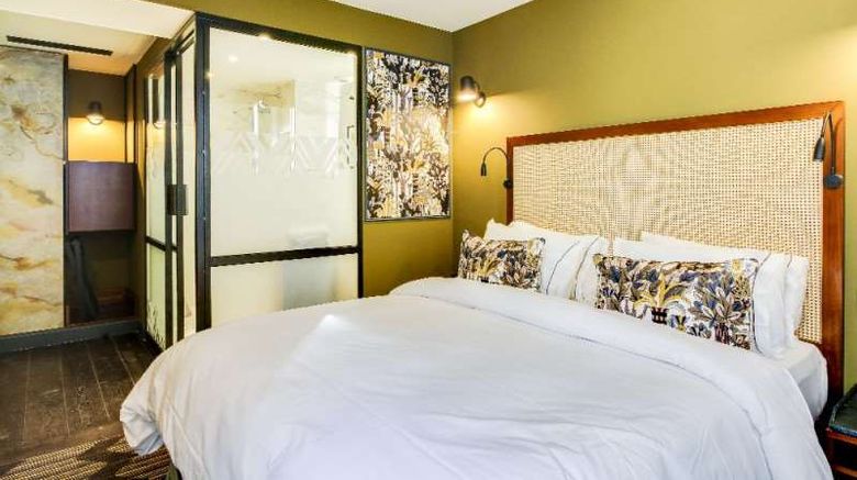 <b>Mom'Art Paris Hotel Room</b>. Images powered by <a href="https://iceportal.shijigroup.com/" title="IcePortal" target="_blank">IcePortal</a>.