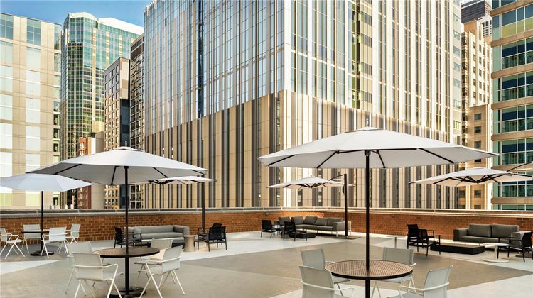 Hilton Grand Vacations Magnificent Mile Exterior