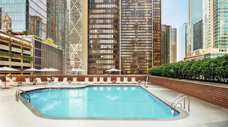 Hilton Grand Vacations Magnificent Mile Pool