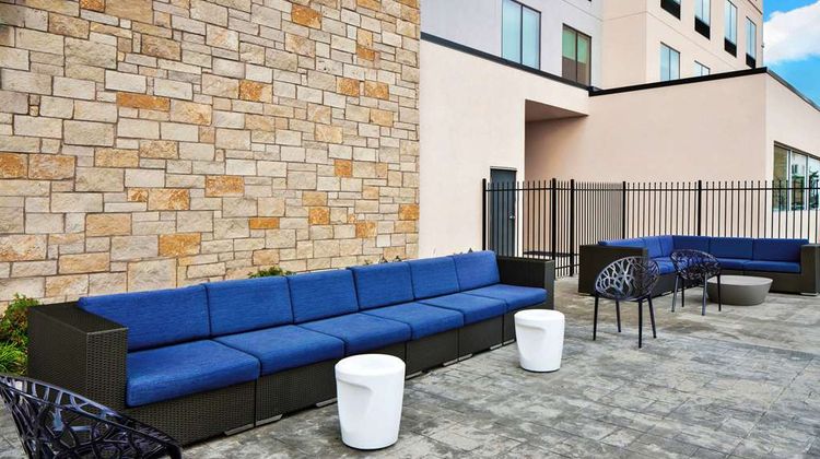 Tru by Hilton Terrell Exterior