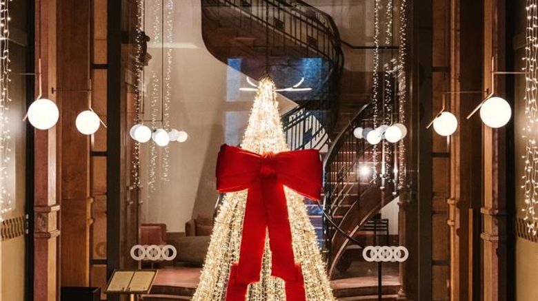 <b>Umbral, Curio Collection by Hilton Lobby</b>. Images powered by <a href="https://iceportal.shijigroup.com/" title="IcePortal" target="_blank">IcePortal</a>.