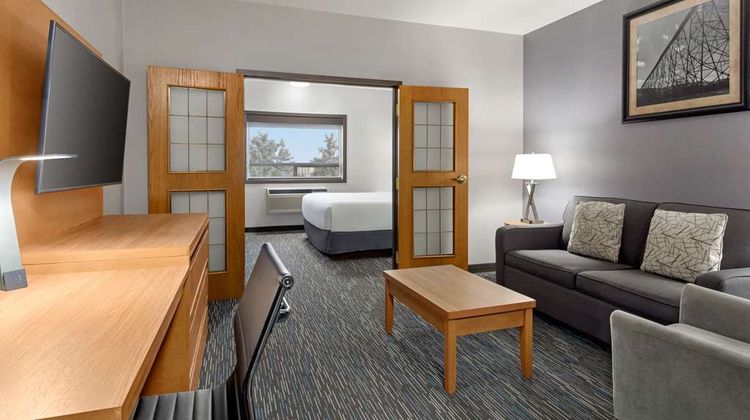 Wingate by Wyndham Lethbridge Suite