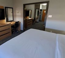Wingate by Wyndham Lethbridge Room