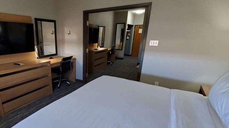 Wingate by Wyndham Lethbridge Room