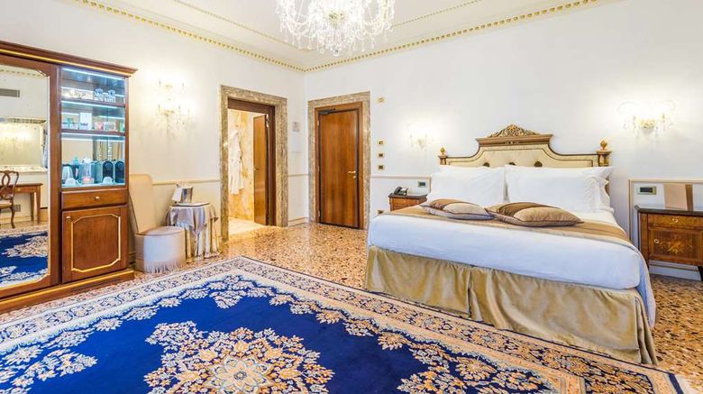 <b>Hotel Ai Cavalieri Venice Suite</b>. Images powered by <a href="https://iceportal.shijigroup.com/" title="IcePortal" target="_blank">IcePortal</a>.