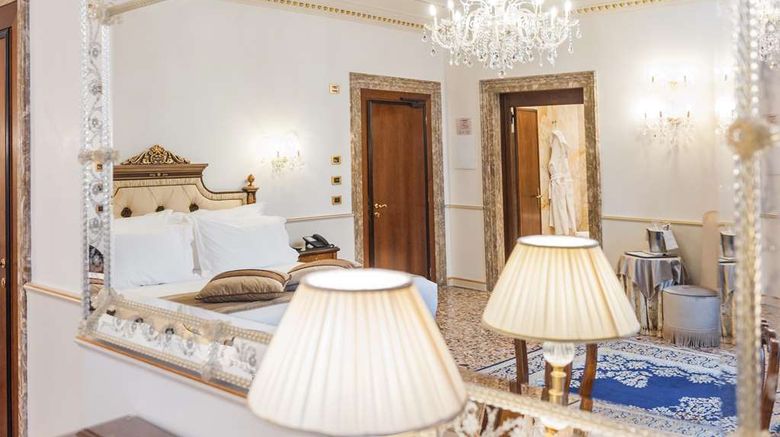 <b>Hotel Ai Cavalieri Venice Suite</b>. Images powered by <a href="https://iceportal.shijigroup.com/" title="IcePortal" target="_blank">IcePortal</a>.