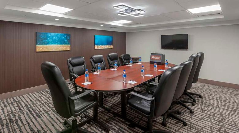 <b>Executive Residency by BW Toronto Meeting</b>. Images powered by <a href="https://iceportal.shijigroup.com/" title="IcePortal" target="_blank">IcePortal</a>.
