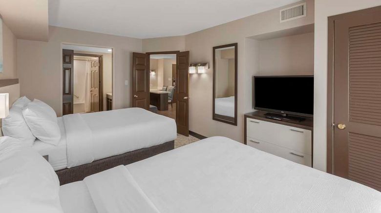 <b>Executive Residency by BW Toronto Room</b>. Images powered by <a href="https://iceportal.shijigroup.com/" title="IcePortal" target="_blank">IcePortal</a>.