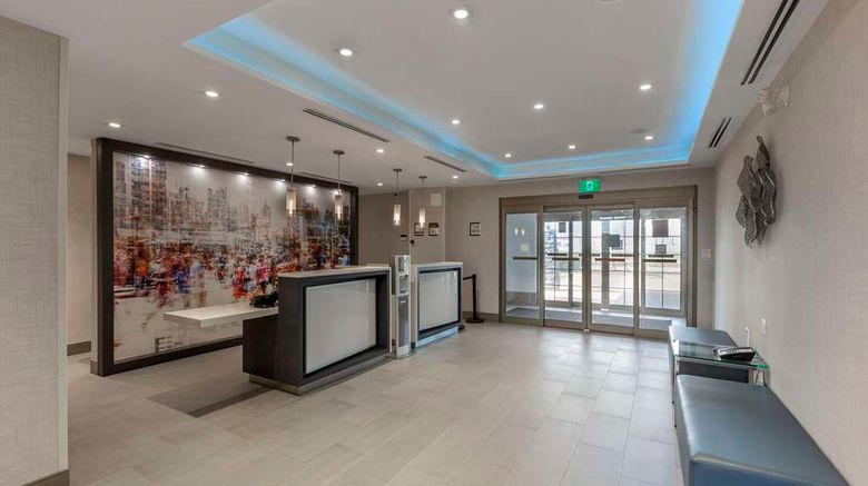 <b>Executive Residency by BW Toronto Lobby</b>. Images powered by <a href="https://iceportal.shijigroup.com/" title="IcePortal" target="_blank">IcePortal</a>.