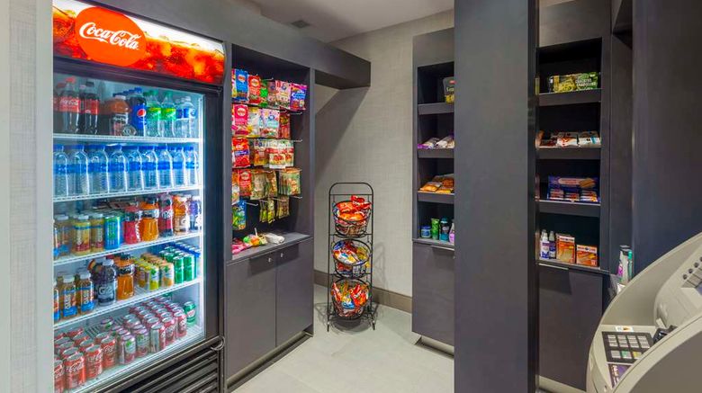 <b>Executive Residency by BW Toronto Lobby</b>. Images powered by <a href="https://iceportal.shijigroup.com/" title="IcePortal" target="_blank">IcePortal</a>.