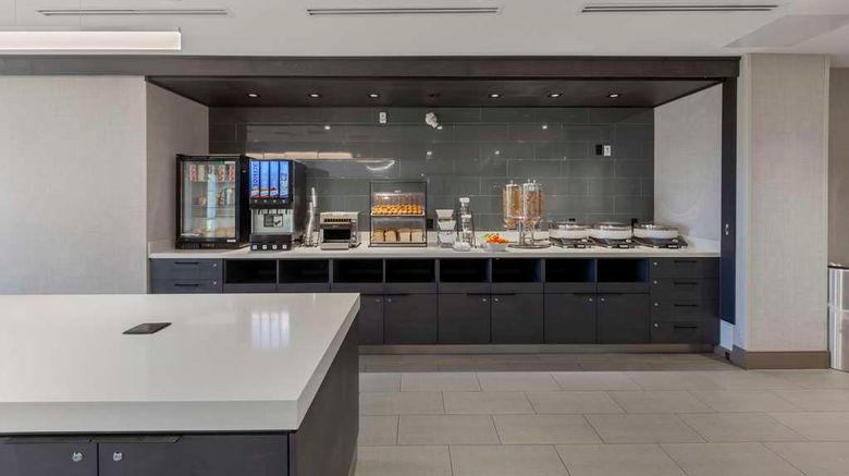 <b>Executive Residency by BW Toronto Restaurant</b>. Images powered by <a href="https://iceportal.shijigroup.com/" title="IcePortal" target="_blank">IcePortal</a>.