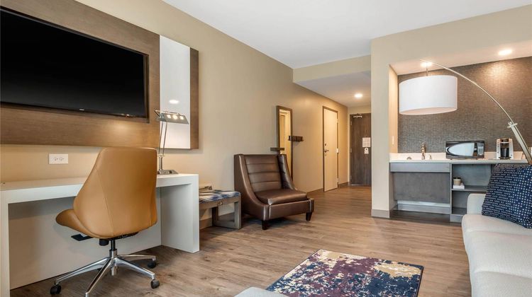 Cambria Hotel Fort Mill Suite