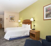 Baymont by Wyndham Thornton Room