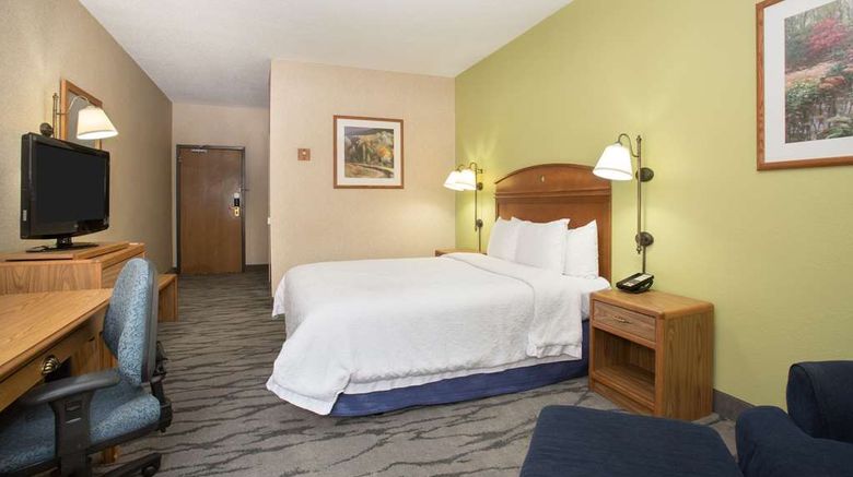 <b>Baymont by Wyndham Thornton Room</b>. Images powered by <a href="https://iceportal.shijigroup.com/" title="IcePortal" target="_blank">IcePortal</a>.
