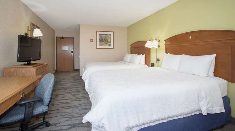 <b>Baymont by Wyndham Thornton Room</b>. Images powered by <a href="https://iceportal.shijigroup.com/" title="IcePortal" target="_blank">IcePortal</a>.
