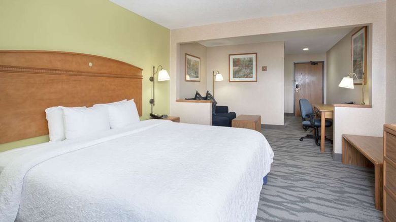 <b>Baymont by Wyndham Thornton Room</b>. Images powered by <a href="https://iceportal.shijigroup.com/" title="IcePortal" target="_blank">IcePortal</a>.