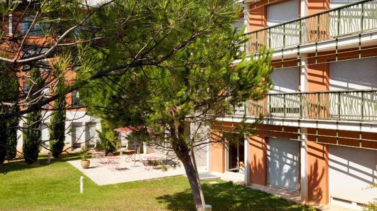 Cerise Valence Exterior